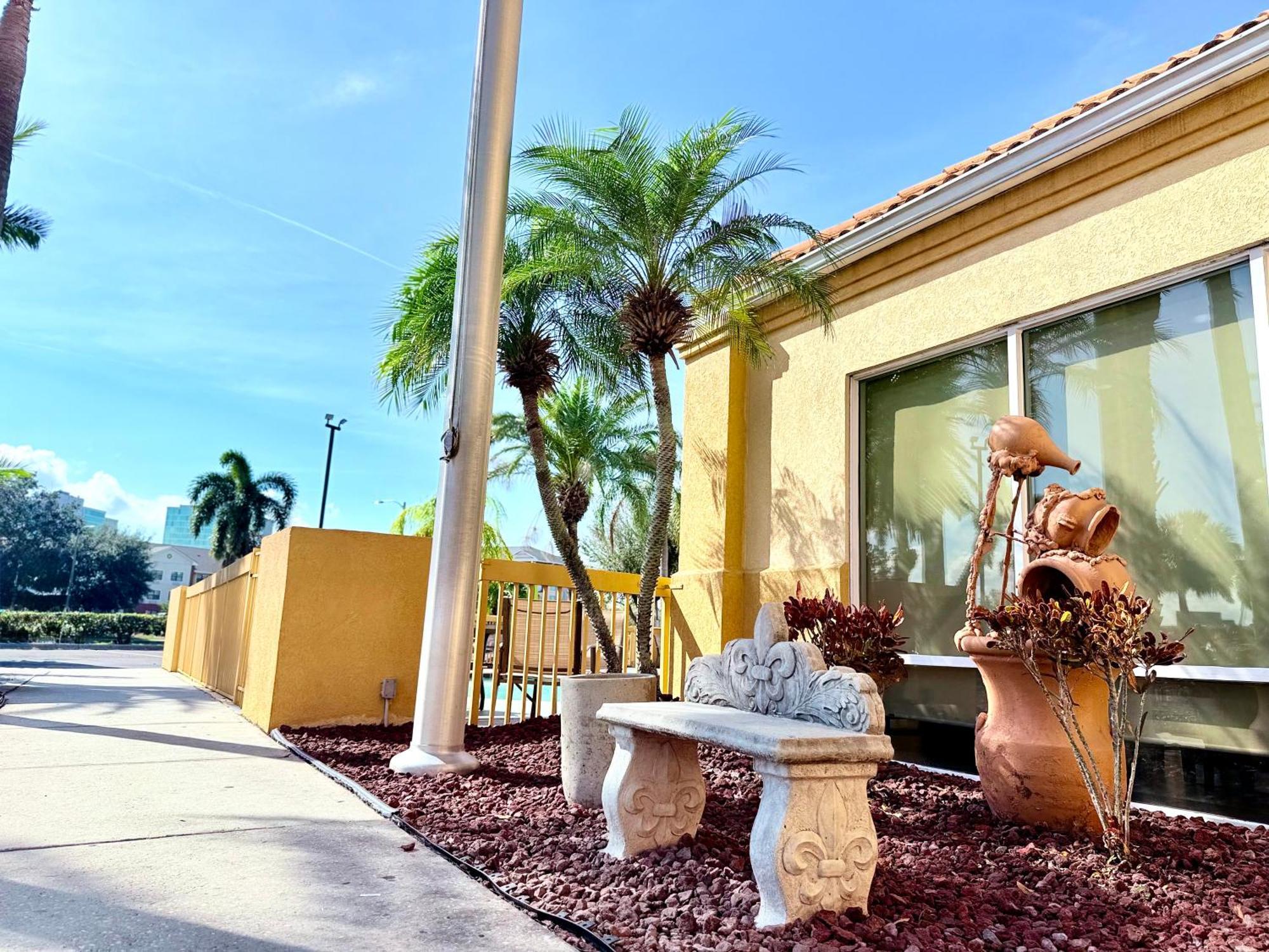 La Quinta By Wyndham Orlando Universal Area - Free Shuttle To Universal Екстер'єр фото