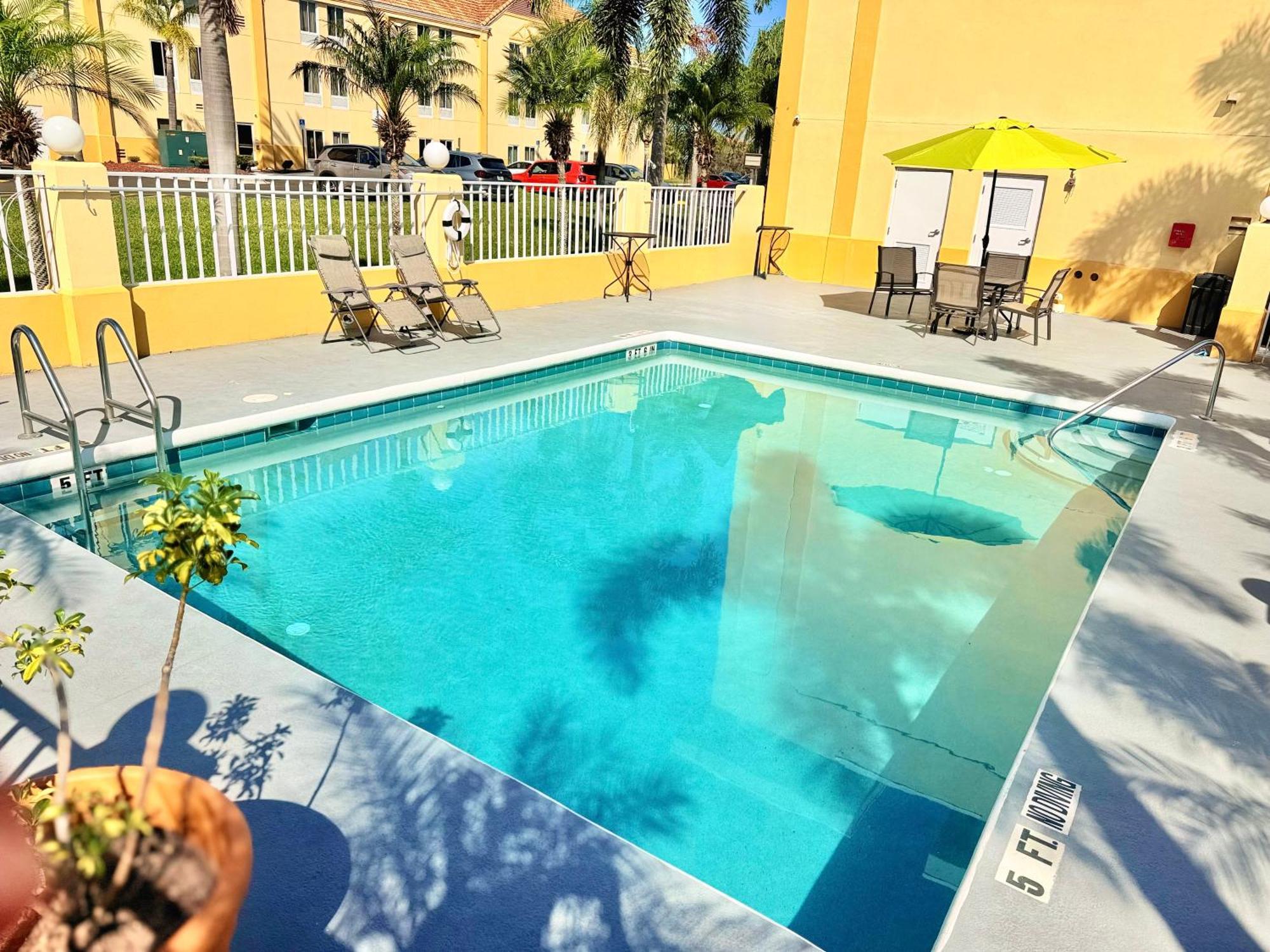 La Quinta By Wyndham Orlando Universal Area - Free Shuttle To Universal Екстер'єр фото