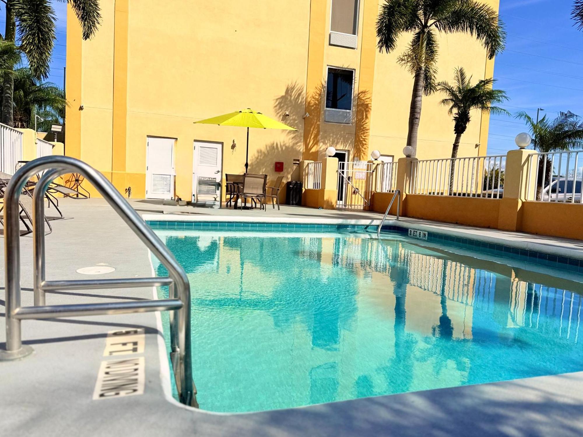 La Quinta By Wyndham Orlando Universal Area - Free Shuttle To Universal Екстер'єр фото