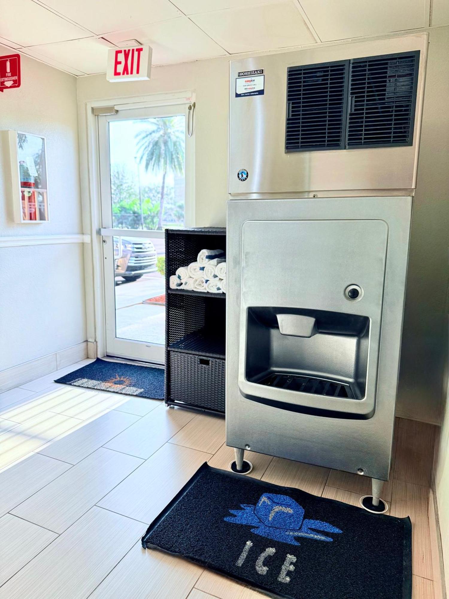 La Quinta By Wyndham Orlando Universal Area - Free Shuttle To Universal Екстер'єр фото