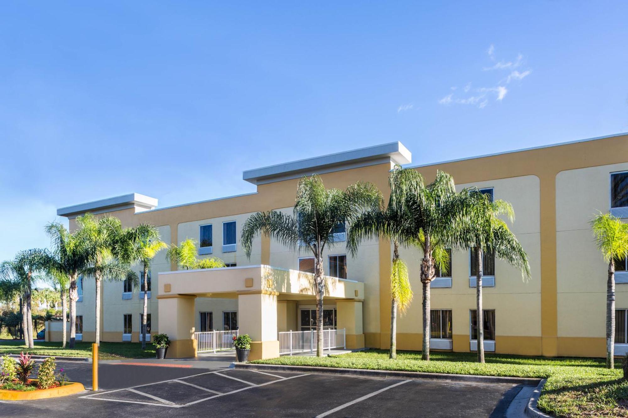 La Quinta By Wyndham Orlando Universal Area - Free Shuttle To Universal Екстер'єр фото