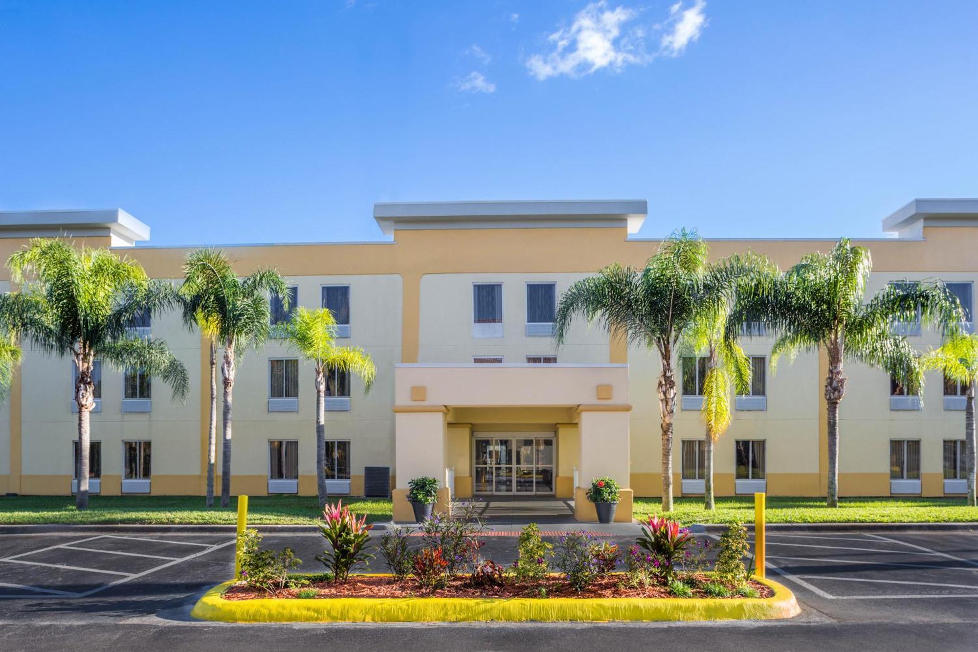La Quinta By Wyndham Orlando Universal Area - Free Shuttle To Universal Екстер'єр фото